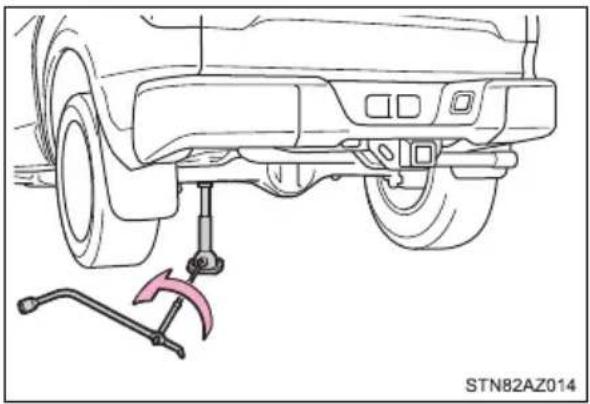 TOYOTA Tundra (2021) - Installing the spare tire - 4