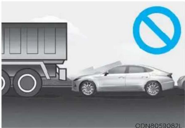 HYUNDAI Sonata (2021) - Parking behind a truck - 1
