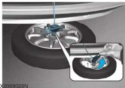HYUNDAI Palisade (2020) - Removing and Storing the Spare Tire - 3