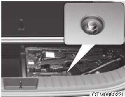 HYUNDAI Santa Fe (2020) - Removing and storing the spare tyre - 1