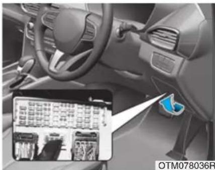 HYUNDAI Santa Fe (2020) - Instrument panel fuse replacement - 1