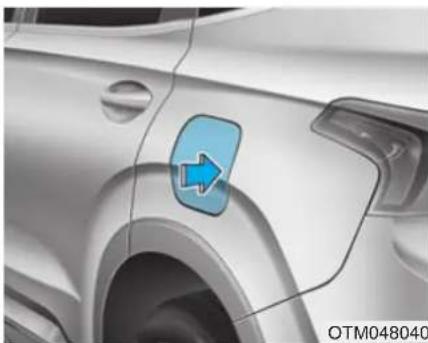 HYUNDAI Santa Fe (2020) - Opening the fuel filler door - 1