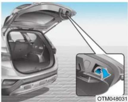 HYUNDAI Santa Fe (2020) - Closing the tailgate - 1
