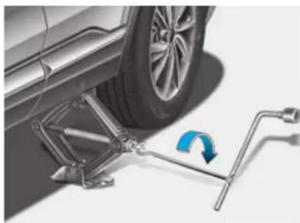 HYUNDAI Santa Fe (2020) - Changing a tyre - 3
