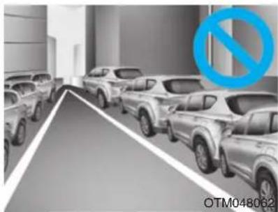 HYUNDAI Santa Fe (2020) - Leaving a parking space near a wall - 1