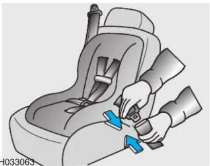 HYUNDAI Santa Fe (2020) - Securing a Child Restraint System with a lap/shoulder belt - 2