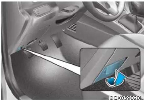 HYUNDAI Venue (2020) - Opening the hood - 1
