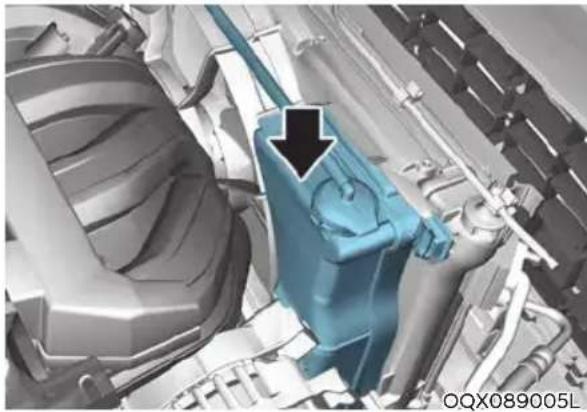HYUNDAI Venue (2020) - Checking the Engine Coolant Level - 1