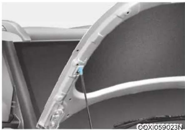 HYUNDAI Venue (2020) - Opening the hood - 3