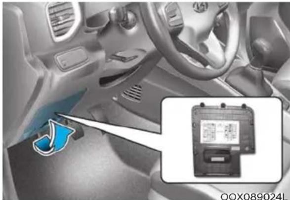 HYUNDAI Venue (2020) - Instrument Panel Fuse Replacement - 1