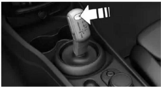 MINI Clubman (2021) - Engaging selector lever position D, N, R - 3
