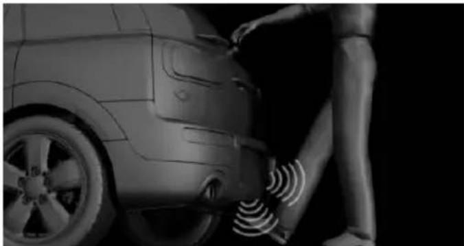 MINI Clubman (2021) - Performing the foot movement - 1