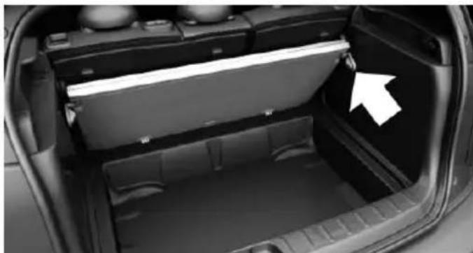 MINI Clubman (2021) - Fold up the cargo floor panel - 1