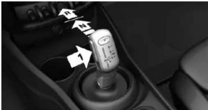 MINI Clubman (2021) - Engaging selector lever position N - 1