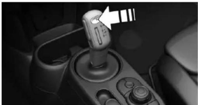 MINI Cooper SE Electric (2020) - Engaging the gear - 2