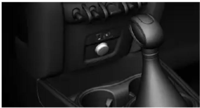 MINI Countryman (2020) - In the center console - 1