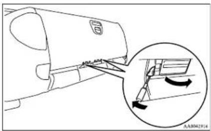 Diagram showing car door handle and seatbelt insertion with magnified view of seatbelt mechanism