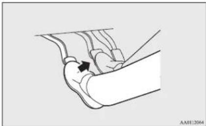 MITSUBISHI Mirage (2019) - Automatically stopping the engine - 3