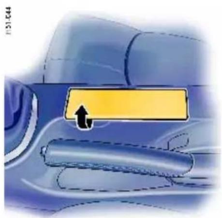 PORSCHE 911 Turbo (2008) - Pulling cupholder out - 1