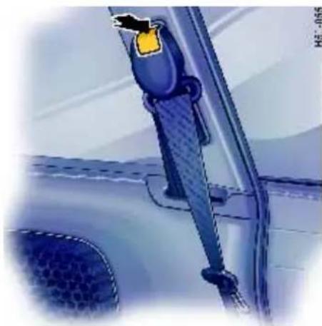 PORSCHE 911 Turbo (2008) - Releasing the seat belt - 1