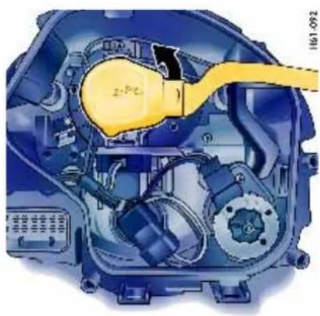 PORSCHE 911 Turbo (2008) - Opening the lid of the headlight housing - 1