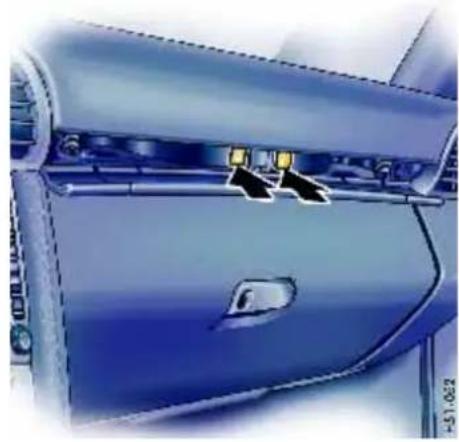 PORSCHE 911 Turbo (2008) - Extending cupholder - 1