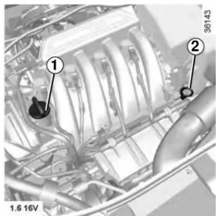 DACIA Logan (2019) - Topping up/Filling - 3