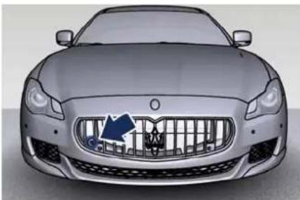 Maserati Quattroporte (2014) - AbschlepphakendesWerkzeugsatzes verwenden. - 1