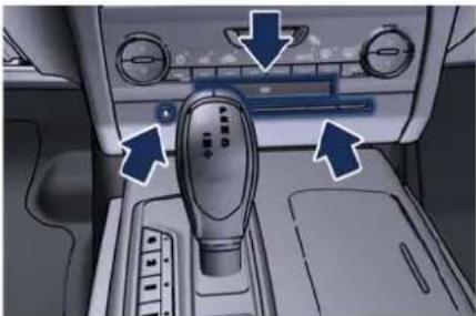 Maserati Quattroporte (2014) - SD-Karten-und CD/DVD-Einschub - 1