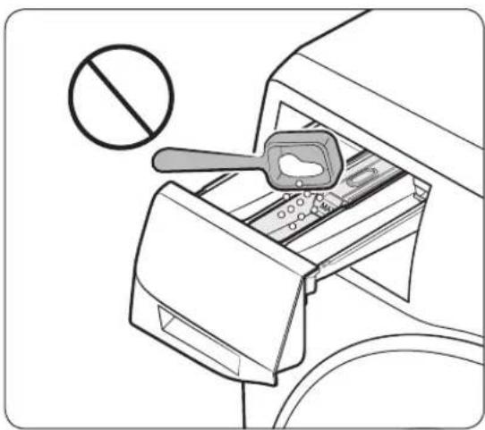 SAMSUNG WW8GT654ALH - Einfüllen von Waschmittel in den manuellen Waschmittelbehälter - 4