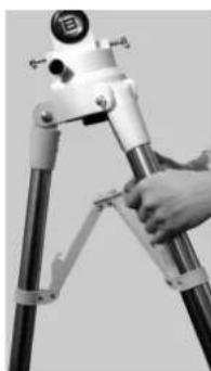 BRESSER 4964110 - Setting up the tripod - 1