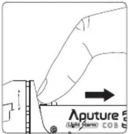 Aputure Light Storm LS C300d II - Attaching/detaching the reflector - 1