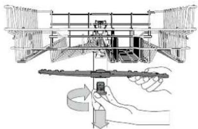 HOTPOINT HIC 3C41 CW - CLEANING THE SPRAY ARMS - 1