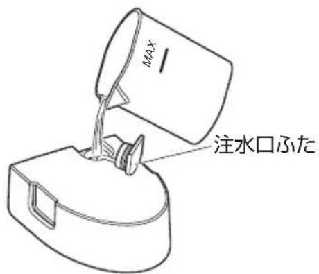 Iris Ohyama IRS-01-WS - 計量カップで水タンクに注水する - 2