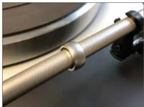 THORENS TD 1600 - Gehen Sie äußerst vorsichtig vor, um die Nadel des Tonabnehmers nicht zu beschädigen! - 1