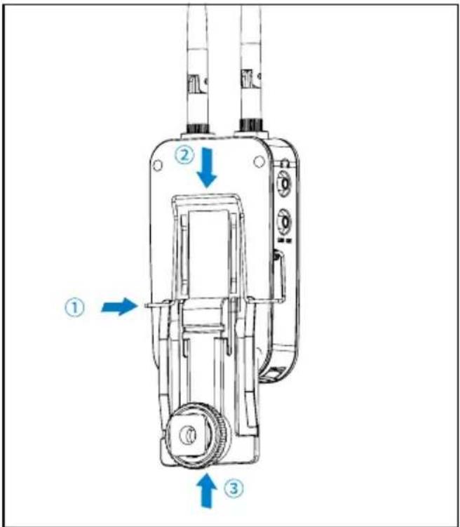 Saramonic VmicLink5 - Connect the supplied cable to the Line out - 1