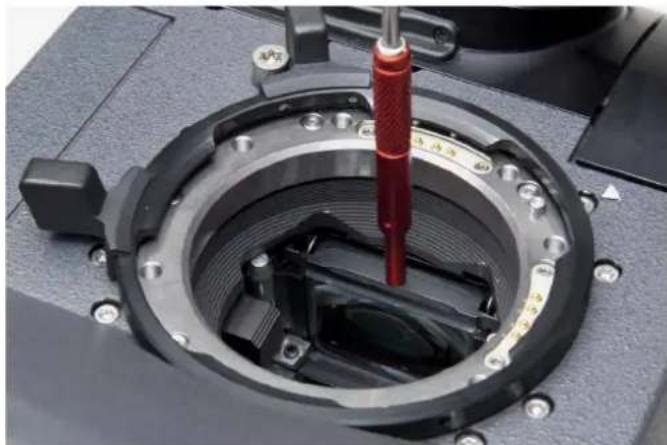 ARRI ALEXA SXT Plus - Carefully pull out the field lens - 1
