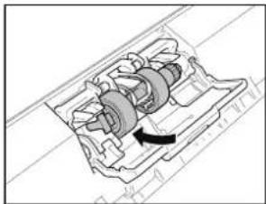 CANON ImageFORMULA R40 - Ziehen Sie am linken Verschlusshebel, der die Verzögerungsrolle am Scanner hält, und entfernen Sie die Rolle. - 3