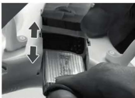 SNAKEBYTE Zoopa Q420 Cruiser - Inserting the battery - 3
