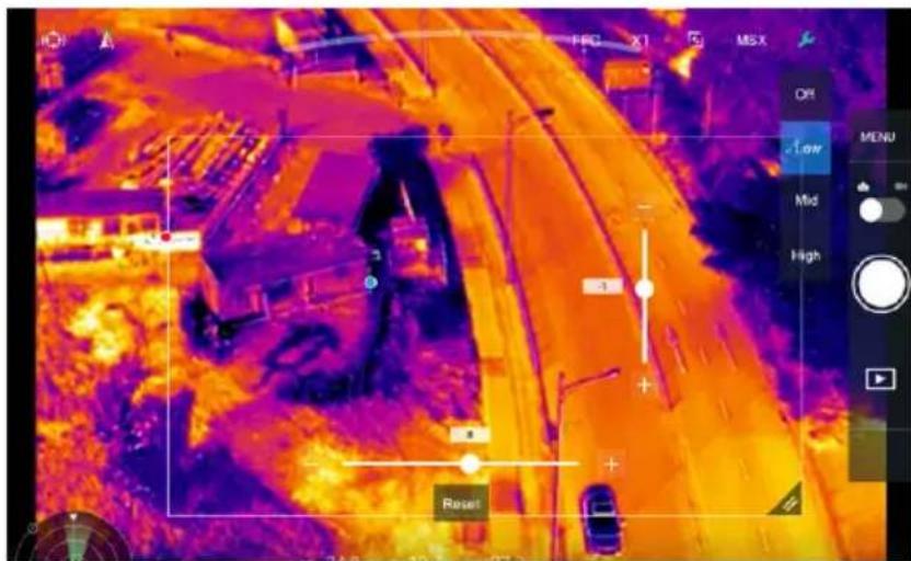 Thermal imaging screenshot of a residential area with vehicle detection interface, showing temperature gradient and control panel