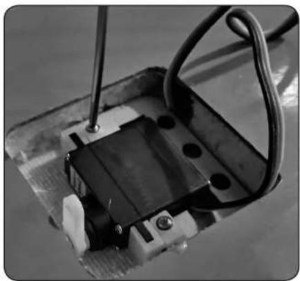 D-Power Streamline - MONTAGE DER QUERRUDERSERVOS - 2