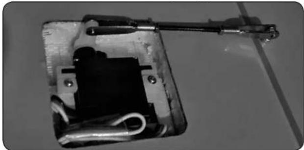 D-Power Streamline - MONTAGE DER QUERRUDERSERVOS - 4