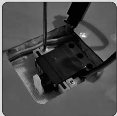 D-Power Streamline - MONTAGE DER QUERRUDERSERVOS - 8