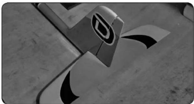 D-Power Streamline - MONTAGE DER QUERRUDERSERVOS - 12