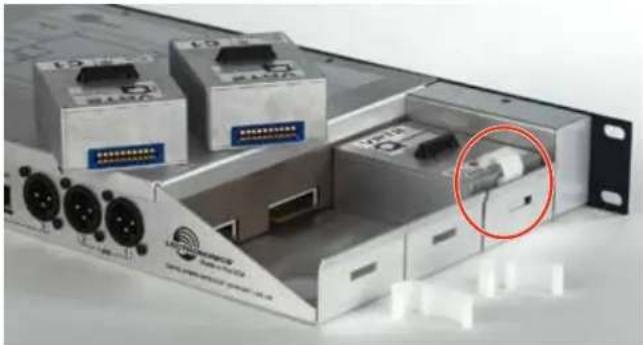 Lectrosonics Venue 2 - Caution: Make sure the connectors align correctly. Do not force the module onto the tab. Excessive force may damage the connectors. - 1