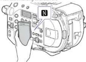 SONY PXW-FS7M2 - One-touch-Verbindung mit NFC-fähigen Geräten (nur mit IFU-WLM3) - 2