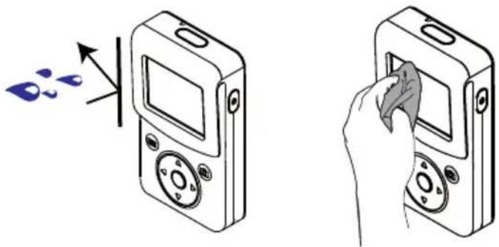 TOSHIBA Camileo CLIP - Splash-proof design - 1