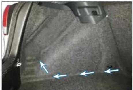 AUDISON Prima APSP G6 - Passing the cable from the car radio's casing to the right of the dashboard - 7