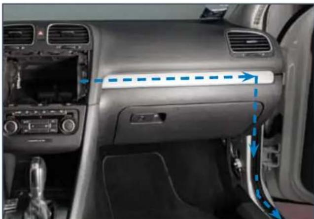 AUDISON Prima APSP G6 - Passing the cable from the car radio's casing to the right of the dashboard - 3