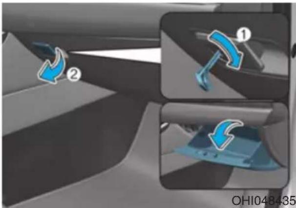 Genesis G90 (2021) - Rear Console Storage - 2